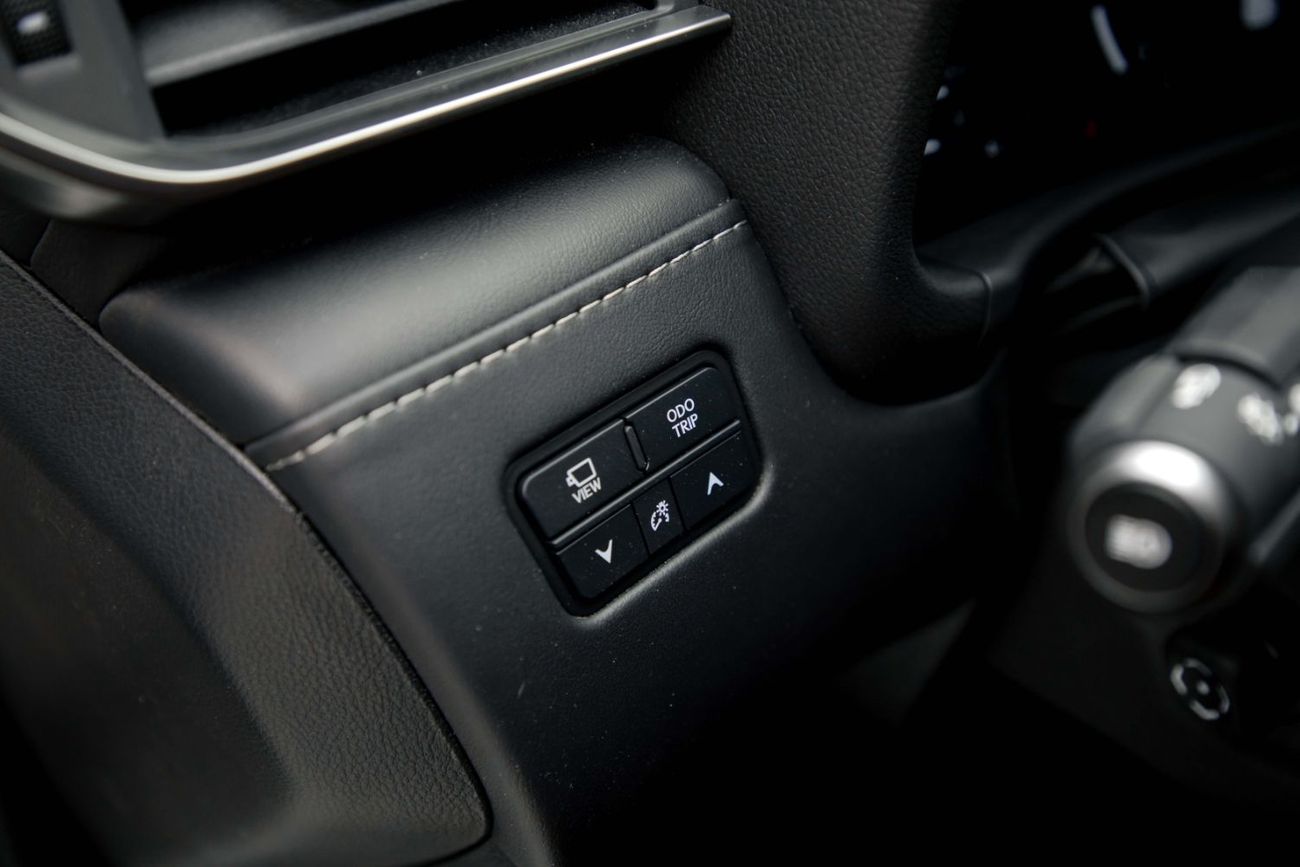 لكزس LX 600 Signature 3.5L - Sonic Quartz Inside Red | Export Only