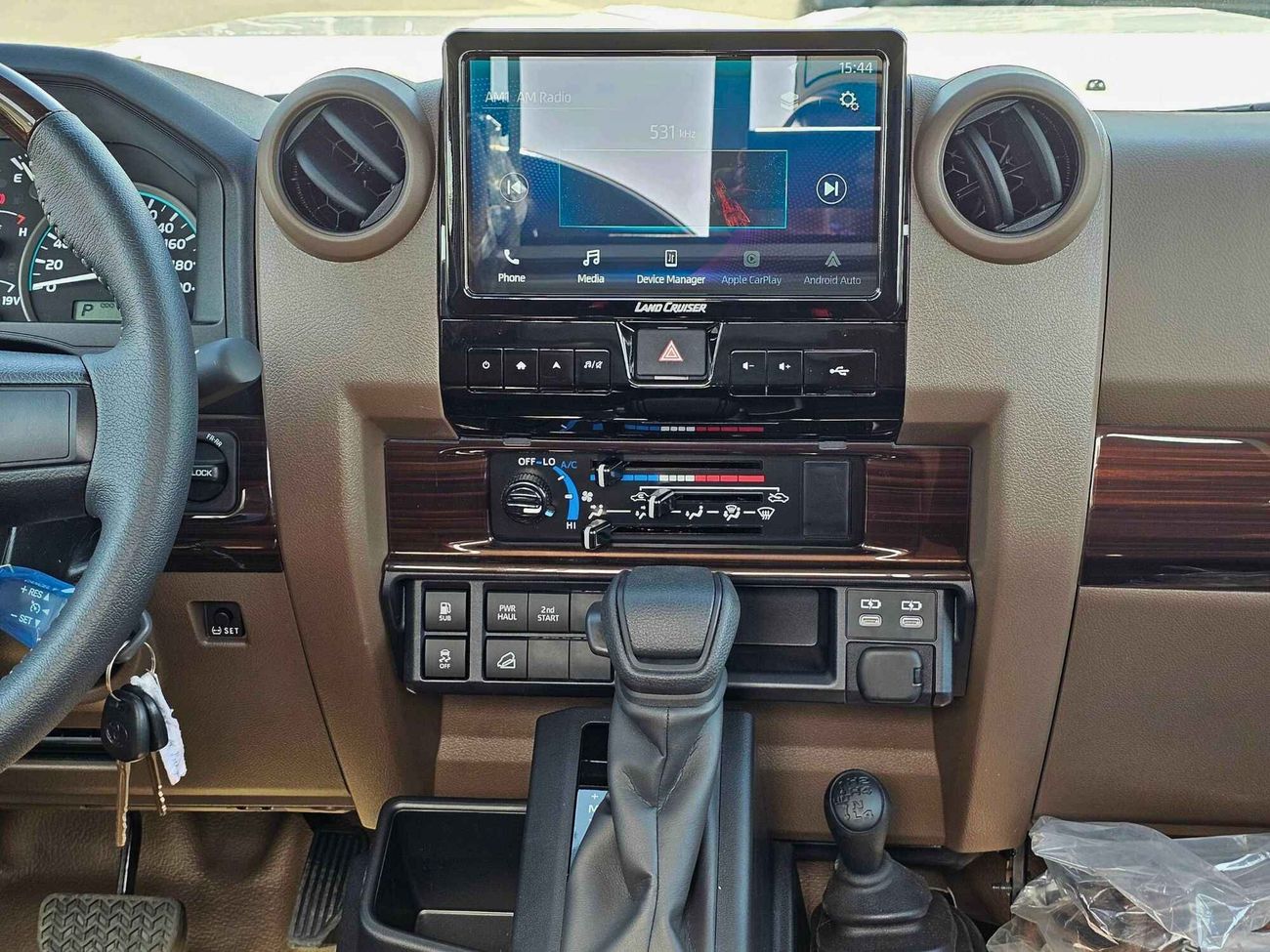 Toyota Land Cruiser Pick Up LC79 / 2.8L V4 Diesel / A/T / Singal Cabin / 4WD / FULL Option / SPECIAL OFFER