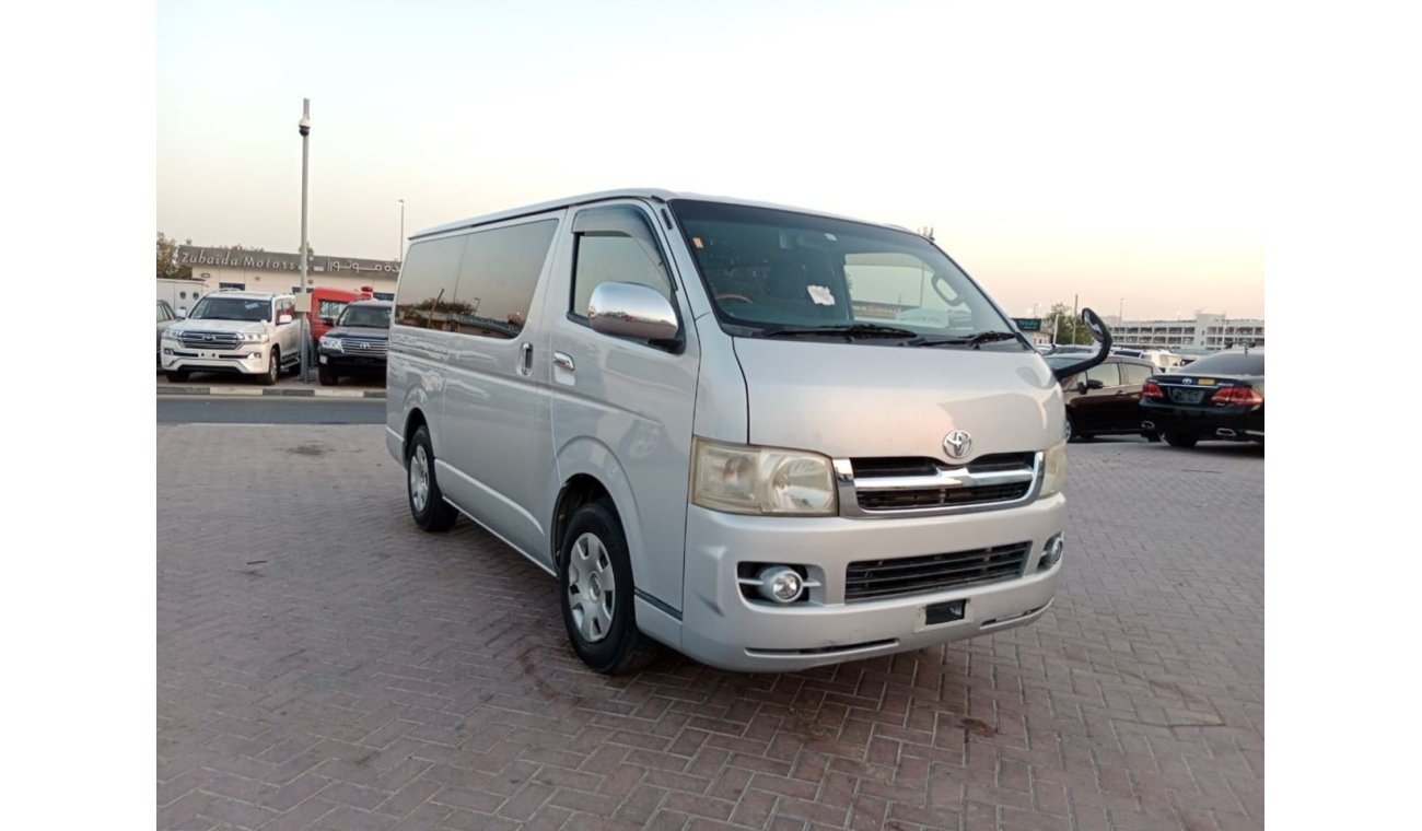 تويوتا هاياس TOYOTA HIACE VAN RIGHT HAND DRVIE (PM1429)