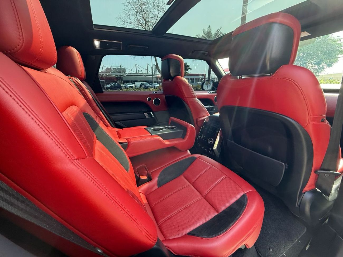 Land Rover Range Rover Sport HSE Dynamic 3.0L RANGE ROVER HSE DYNAMIC 2018 GCC V6 SUPERCHARGED SERVICE HISTORY FULL OPTIONS