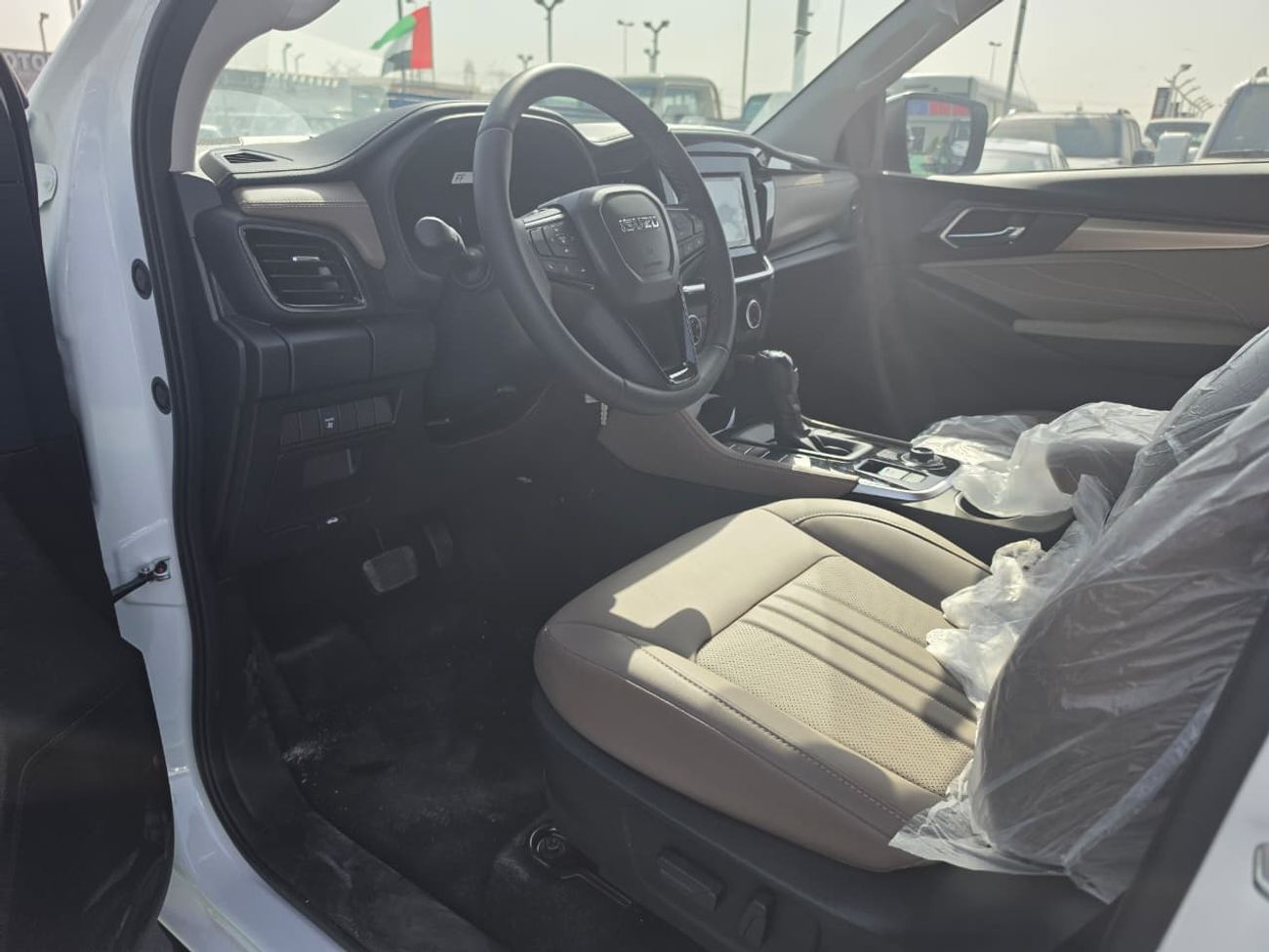 Isuzu MU X Isuzu MU-X 3.0 4JJ3 2026 – 4×4 | Diesel | 6AT | White / Grey