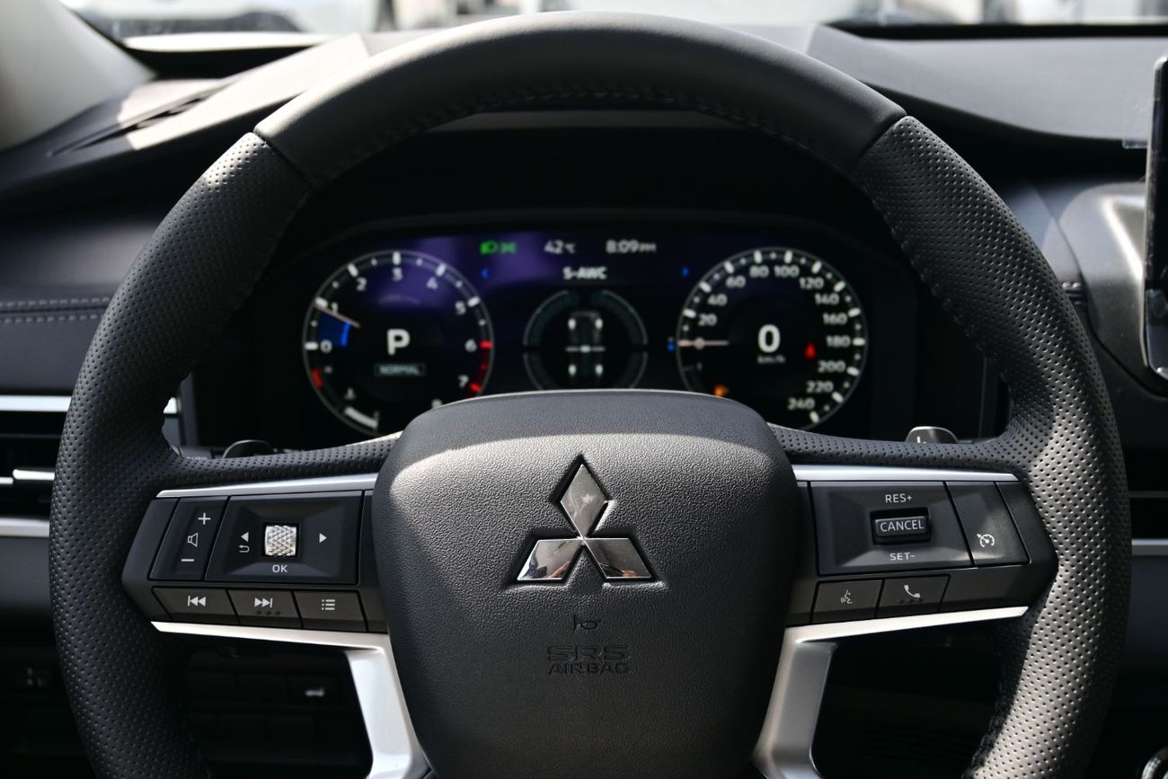 Mitsubishi Outlander Mitsubishi Outlander Hi-Line Plus 2.5L Petrol 4WD, Model 2025, Color White