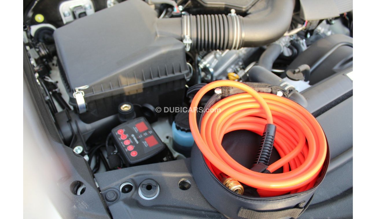 Toyota Land Cruiser with sun roof v6  gxr