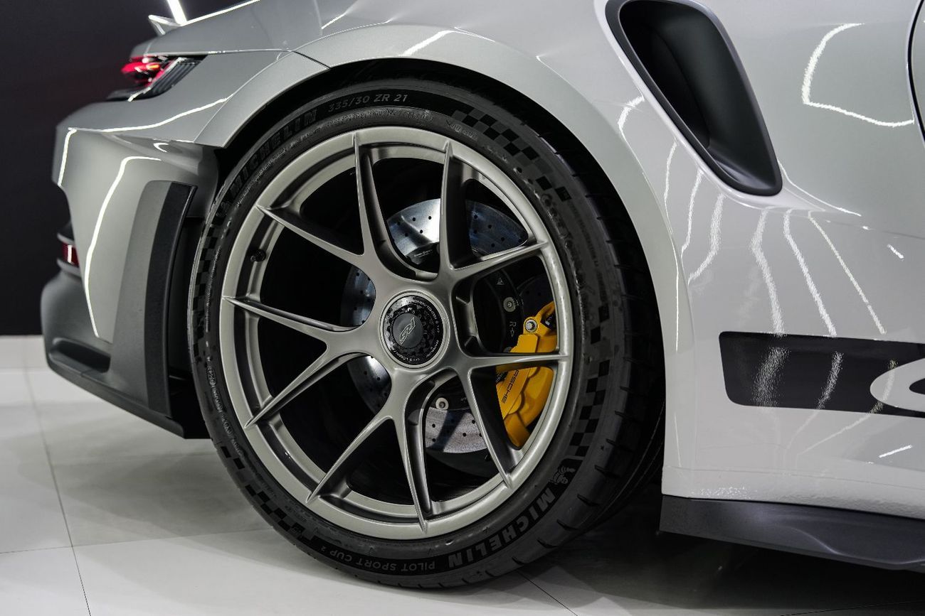 Porsche 911 GT3 RS 4.0L (520 HP) Coupe Weissach Package, Full Carbon, Ceramic Brakes, Lift System, Al Nabooda Wa