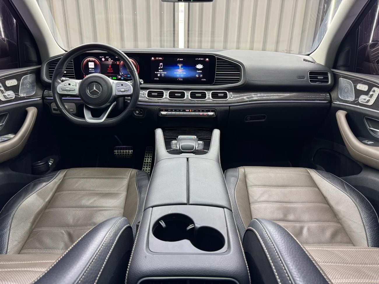 مرسيدس بنز GLS 580 2020 Mercedes-Benz GLS 580 4MATIC GCC