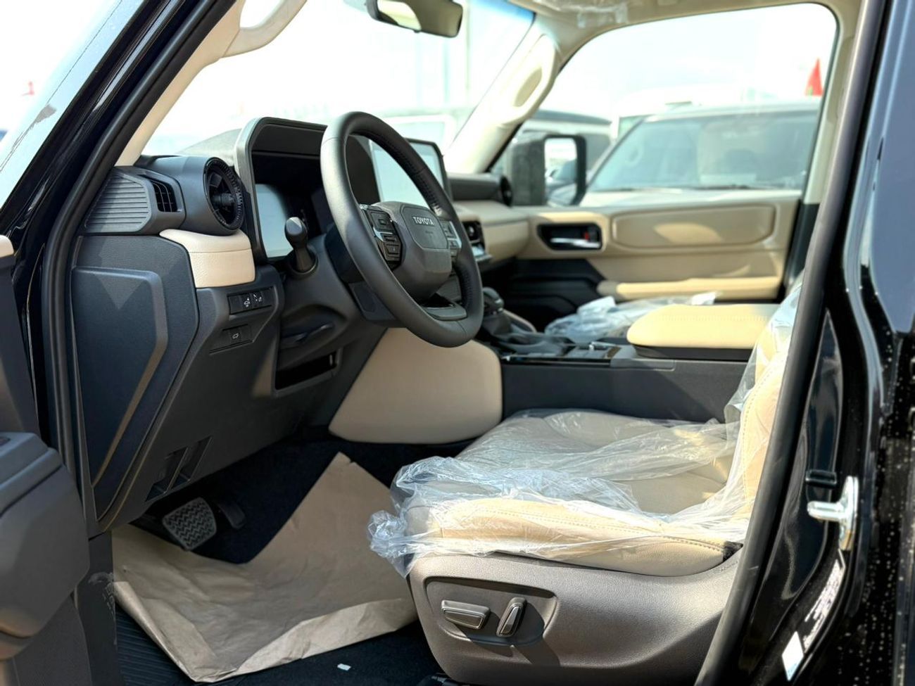 تويوتا برادو TOYOTA PRADO  2.4 L     V4  MODEL 2026  HP.    264 INTERIOR BAGE  COLLAR black