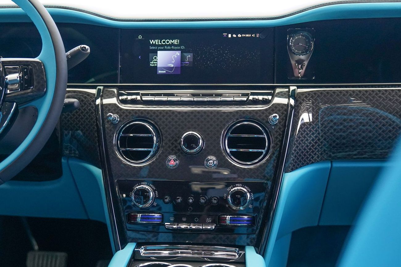 رولز رويس كولينان BLACK BADGE