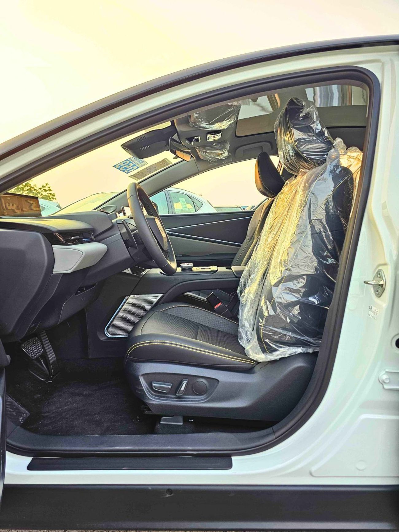 Toyota bZ5 630 MAX KM / ELECTRIC WITH CHARGER / PANORAMIC ROOF / RADAR (CODE # BZ5E)