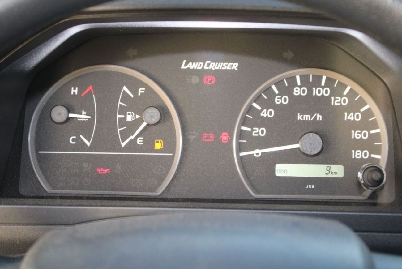 Toyota Land Cruiser 70 TOYOTA LAND CRUISER 76 4.2L L6 DSL 4WD LX STD MANUAL