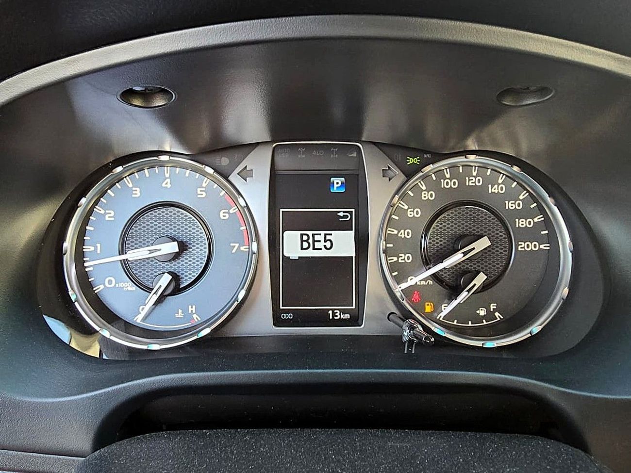 تويوتا هيلوكس S GLX 2.7L AWD M/T