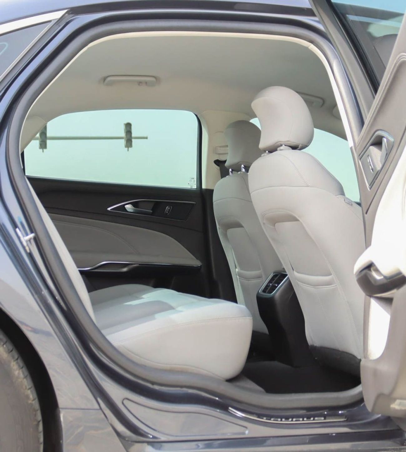 Ford Taurus Ford Taurus  2020 GCC , accident-free, in excellent condition, 1260 P.M