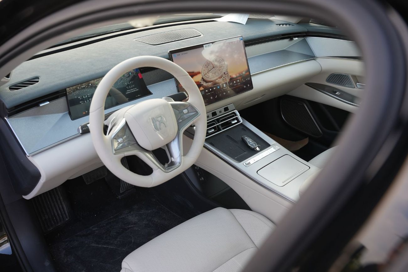 بي واي دي هان PLATINUM 2025 BYD HAN Smart Driving Edition 701Km Black 0Km