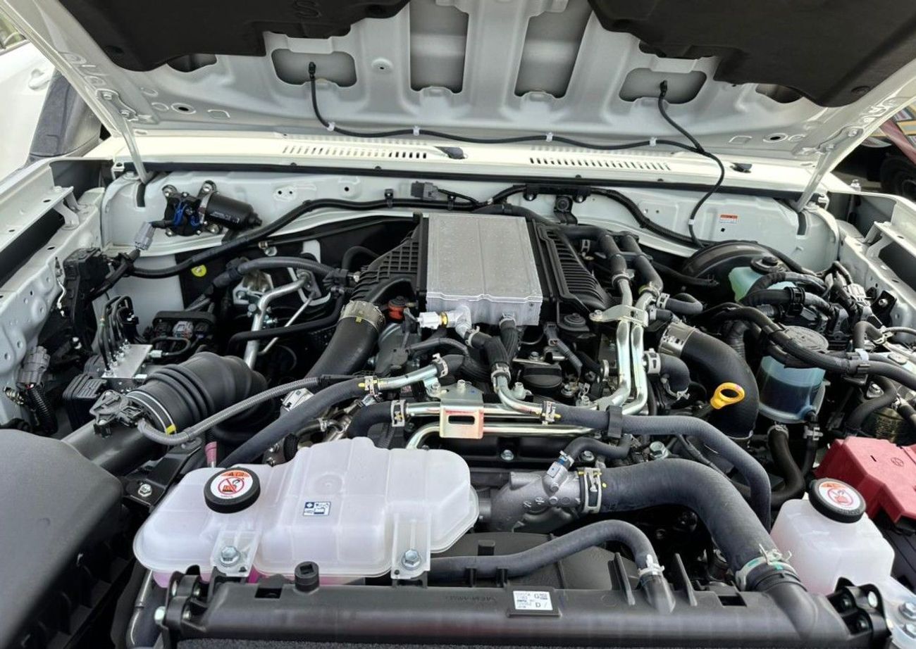 تويوتا لاند كروزر بيك آب Toyota LC Pickup 4WD 2.8L 2025 AT DC White Diesel (Export Only)