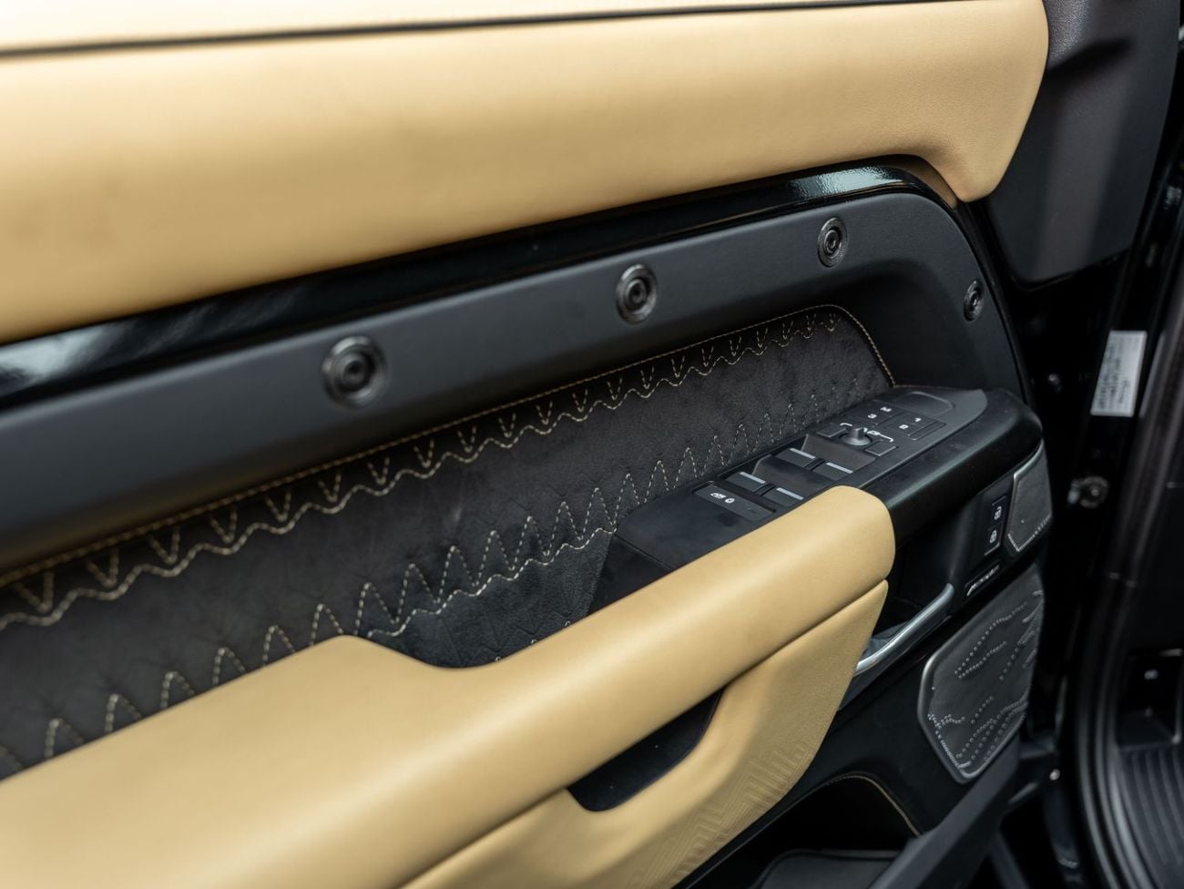 Land Rover Defender 110 HSE P400 of the Apex Series | 1 of 28 by Limgene