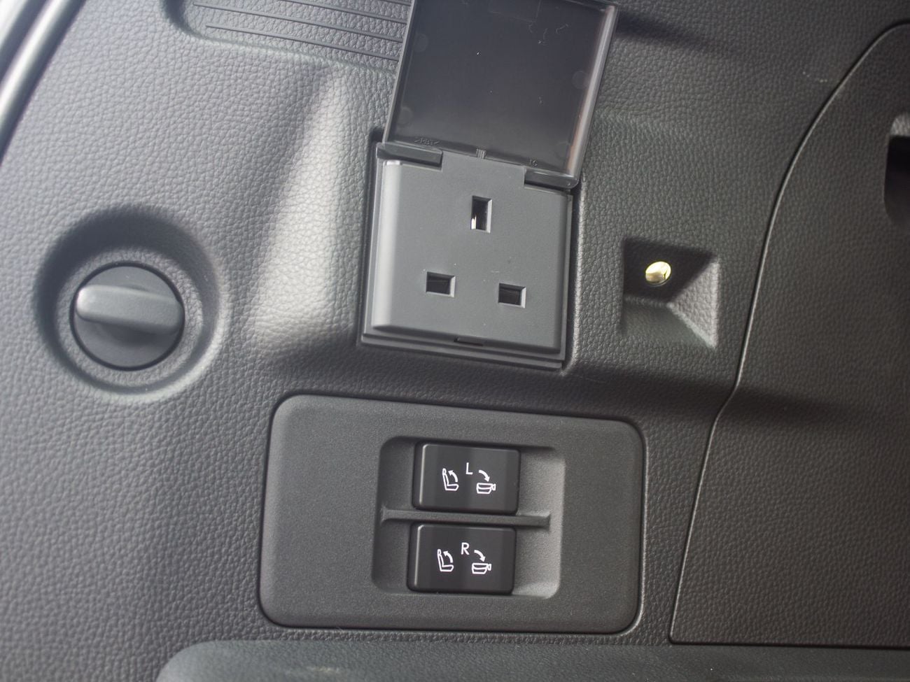 لكزس LX 700h EXPORT ONLY - LEXUS 700h 3.5L TWIN TURBO V6 TURBO SPORT