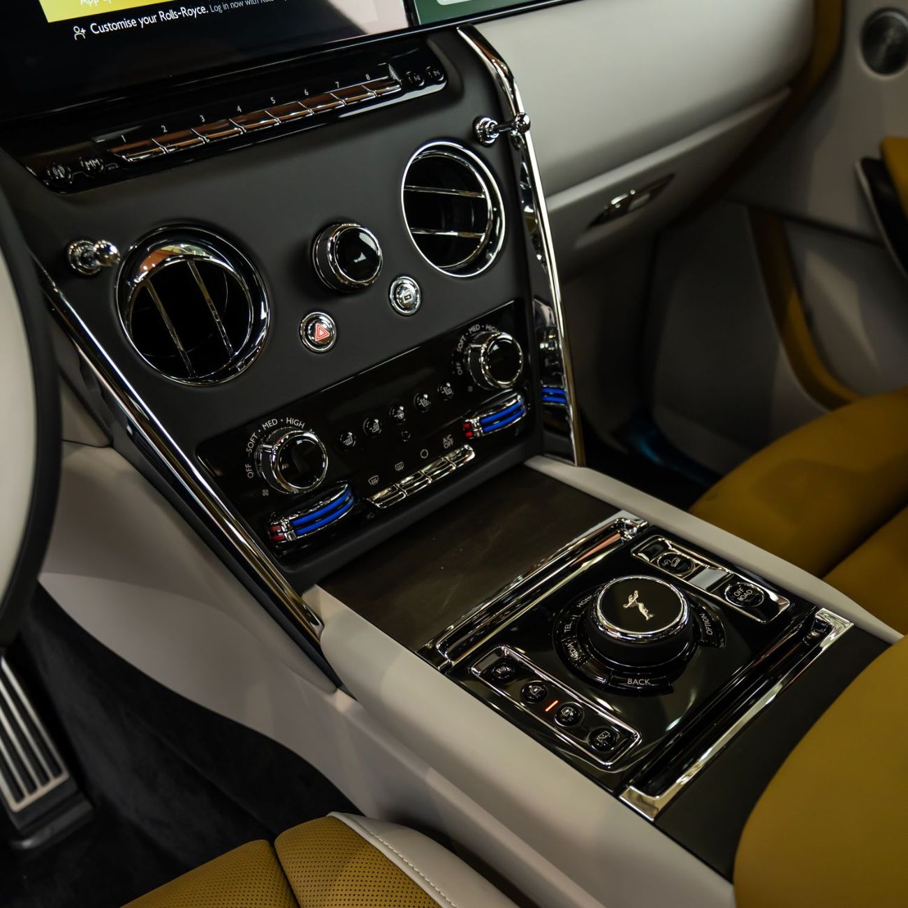 Rolls-Royce Cullinan 2026 ROLLS ROYCE CULLINAN ( SPECIAL COLOUR ) ( BRAND NEW ) ( GCC WITH WARRANTY+ SERVICE )