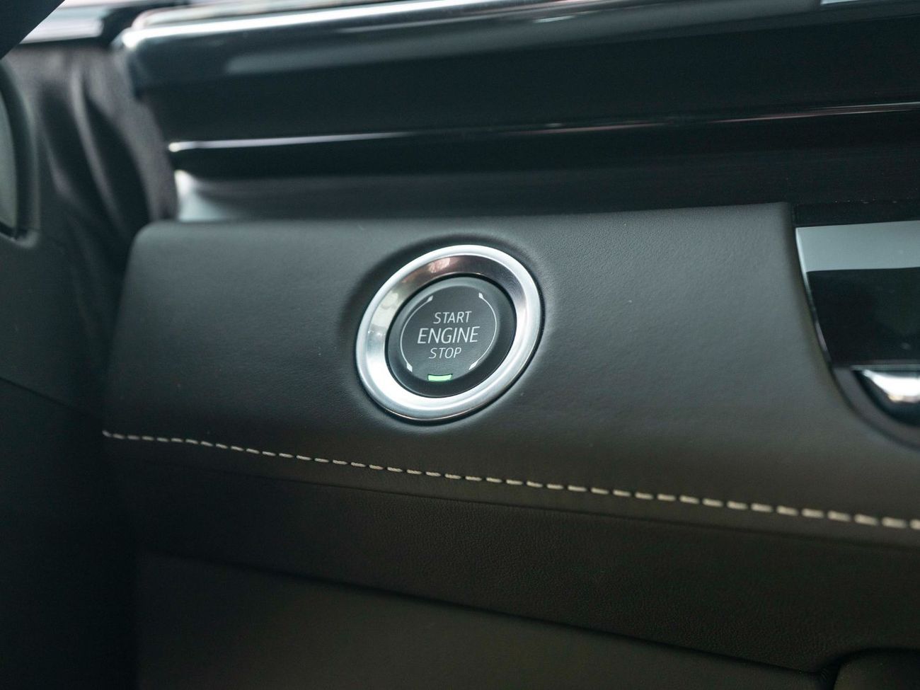 كاديلاك إسكالاد Premium Luxury Platinum 6.2L 4WD