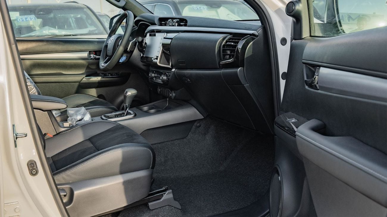 تويوتا هيلوكس 2026 Toyota Hilux GR-Sport 4.0L AT Petrol (White)