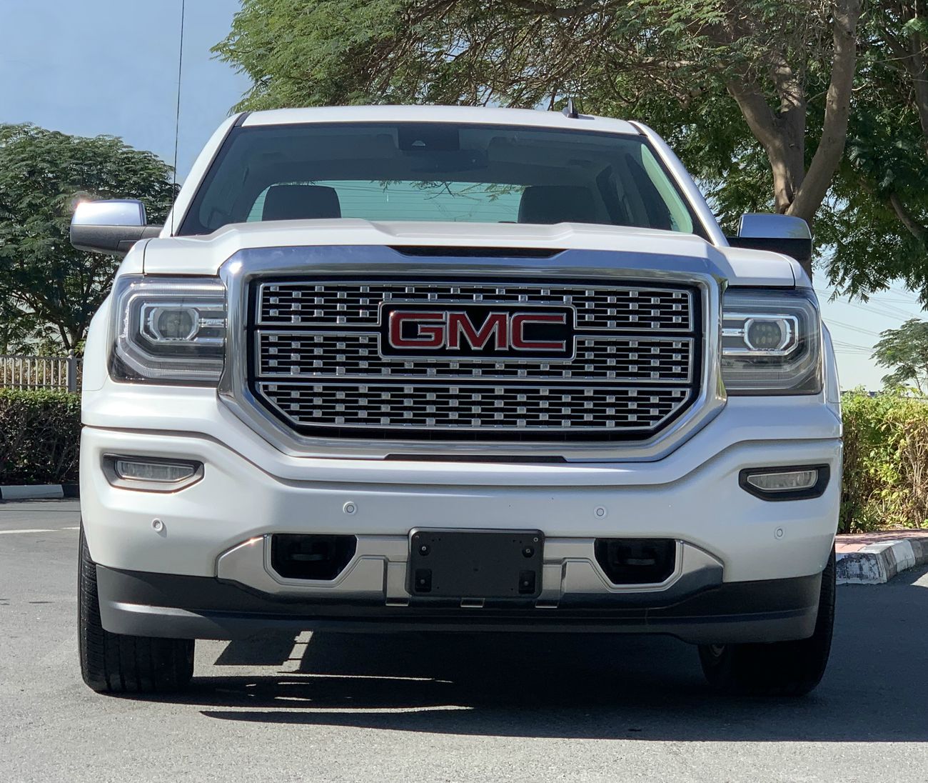 GMC Sierra DENALI - 2016 - EXCELLENT CONDITION - BANK FINANCE AVAILABLE - AGENCY MAINTAINED