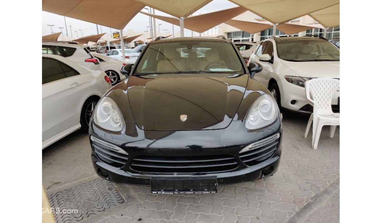 Porsche Cayenne S 2013 model full options GCC specs service history available