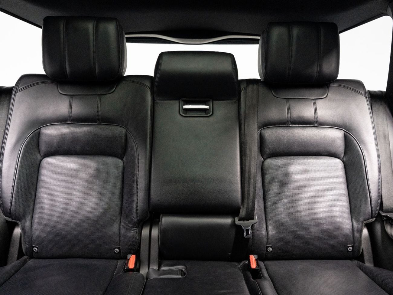 Land Rover Range Rover VOGUE SE BUY NOW, PAY 2027 | THE BLACKLINE STANDARD | 12 Month Blackline Warranty, GCC