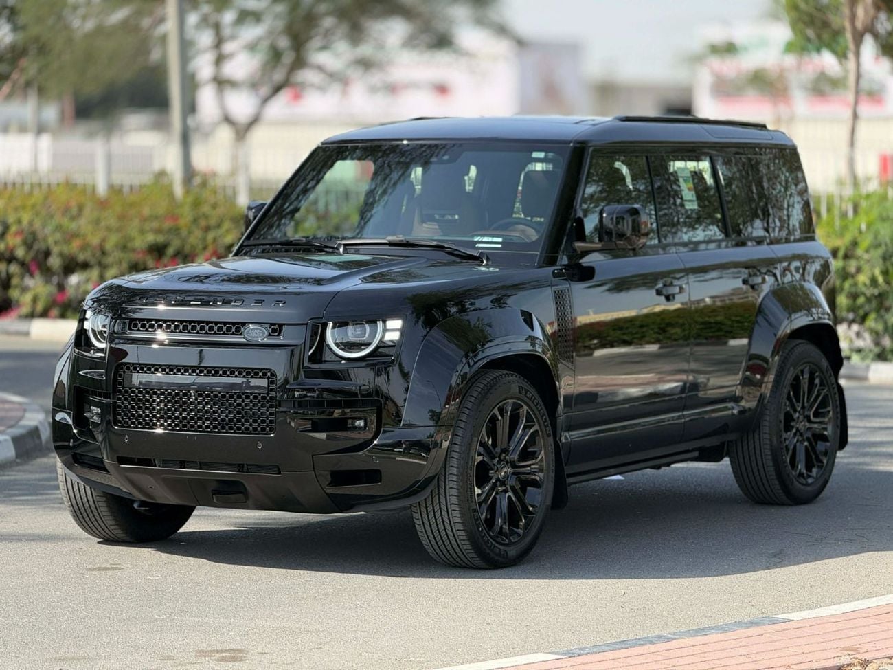 Land Rover Defender BLACK EDITION**2026**GCC SPEC UNDER WARRANTY AND SERVICE