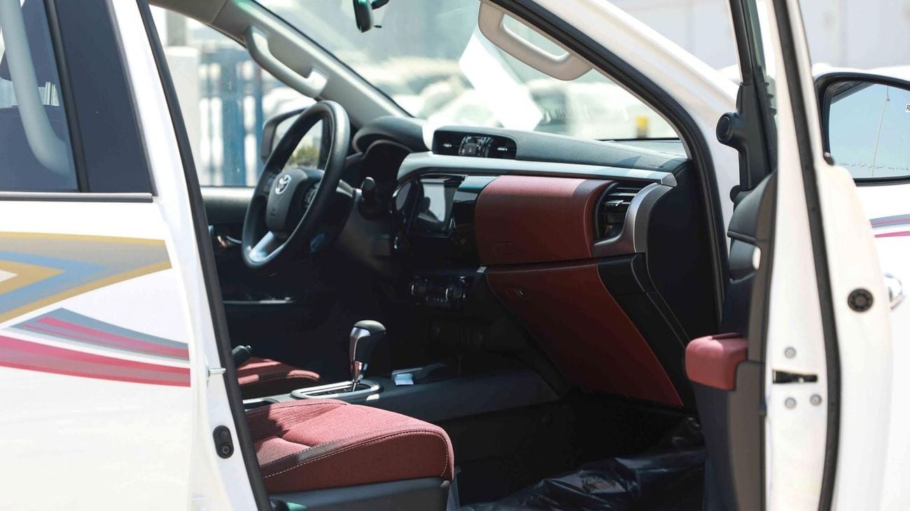 تويوتا هيلوكس 2.7L VVT‑i inline‑4 petrol (2TR‑FE), 4 door. 5 seats