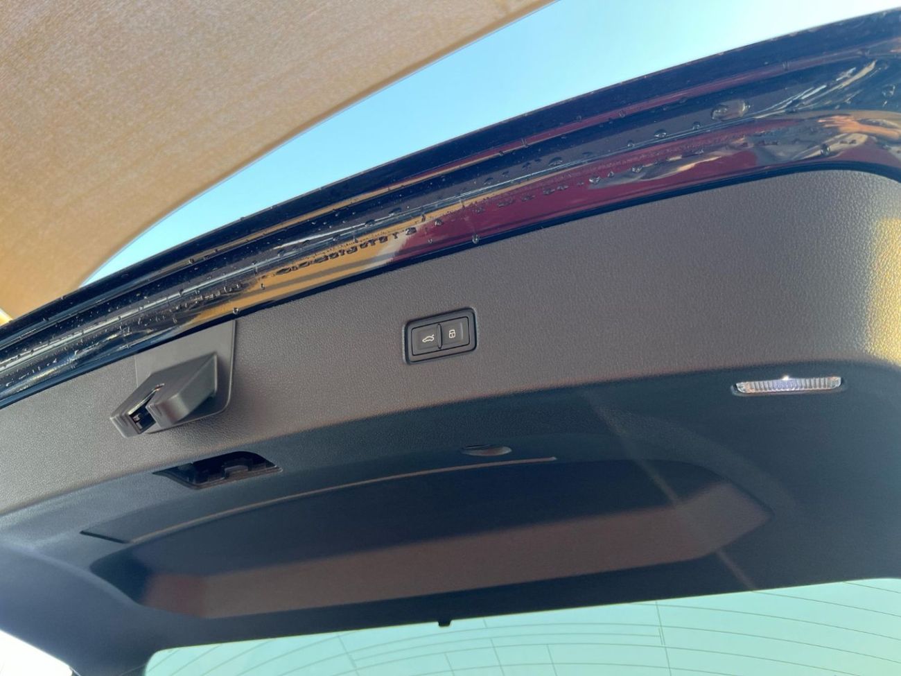 Audi Q8 2023-Audi Q8 55 TFSI Quattro-SLINE