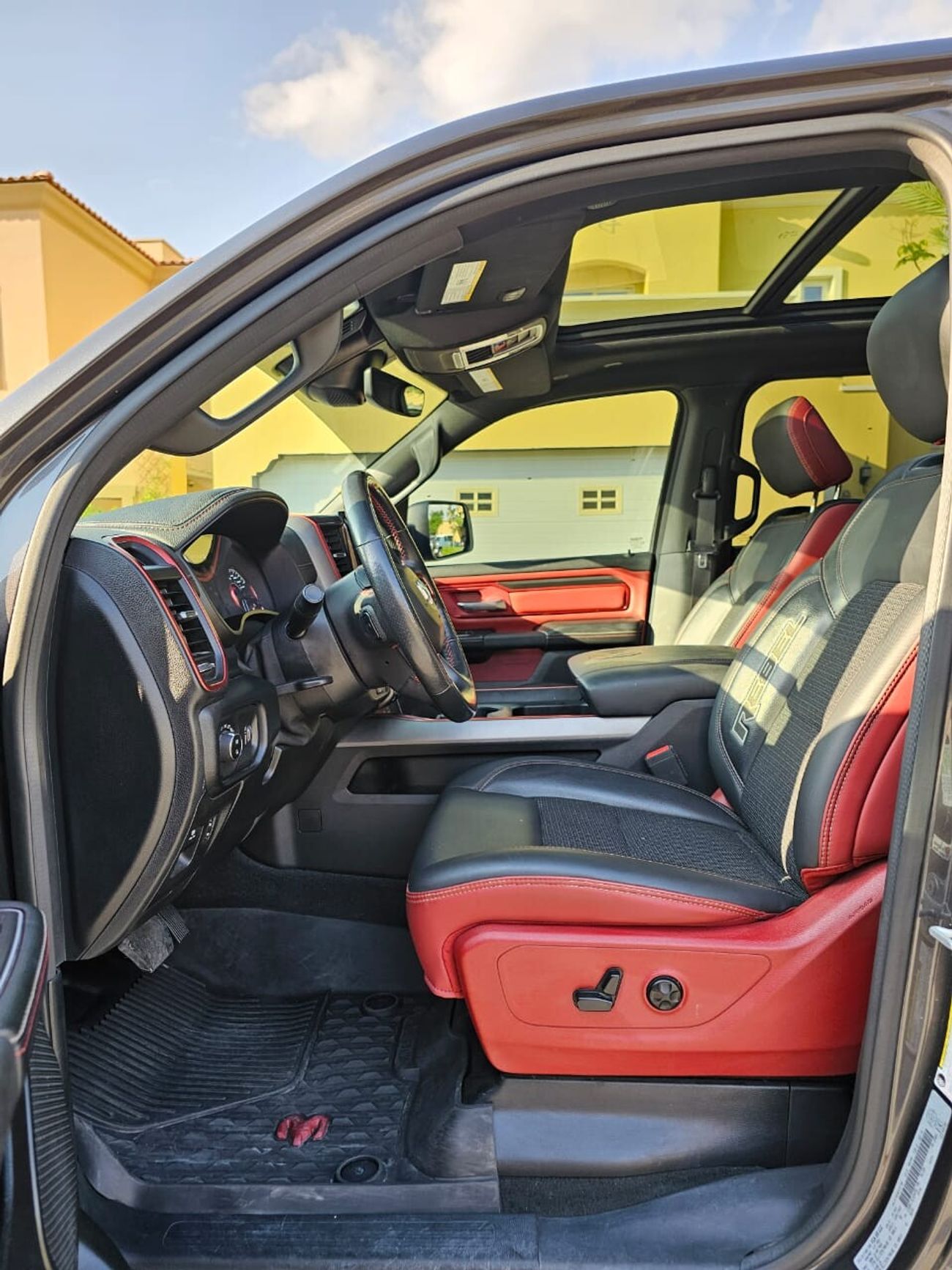 رام 1500 RAM REBEL/ PANORAMIC ROOF/ 2 TONE LEATHER/ DUAL TRUNK/ CANADIAN CLEAN TITLE