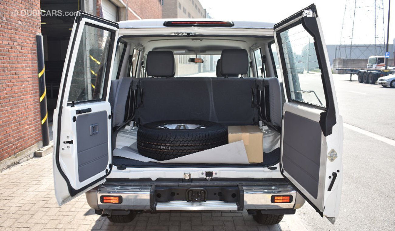 Toyota Land Cruiser Hard Top (76) 4.2 Diesel, 9 seats with rear difflock, winch EX ANTWERP