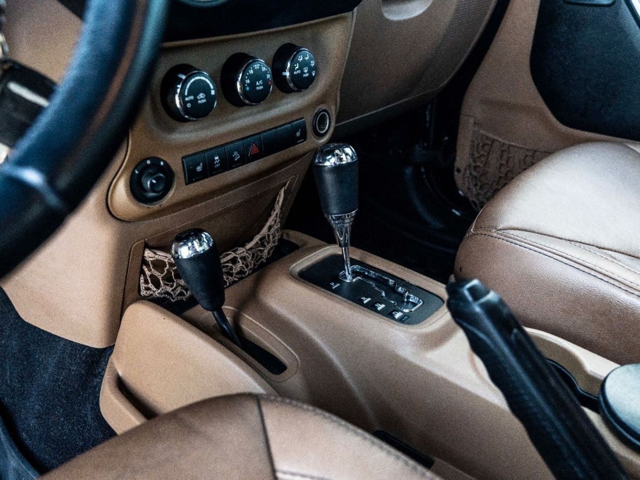 Jeep Wrangler Sahara Plus 3.6L A/T