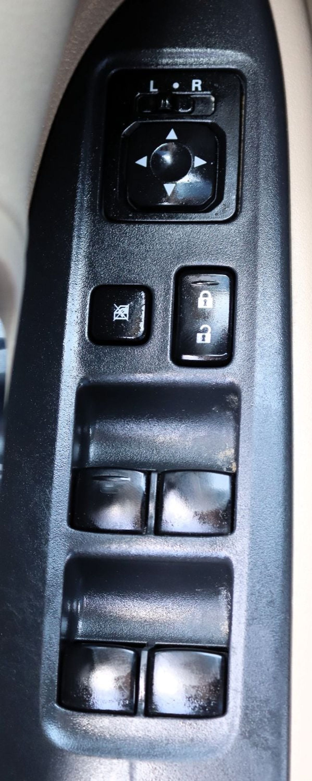 ميتسوبيشي آوتلاندر GLX Basic 2.4L (7 Seater)