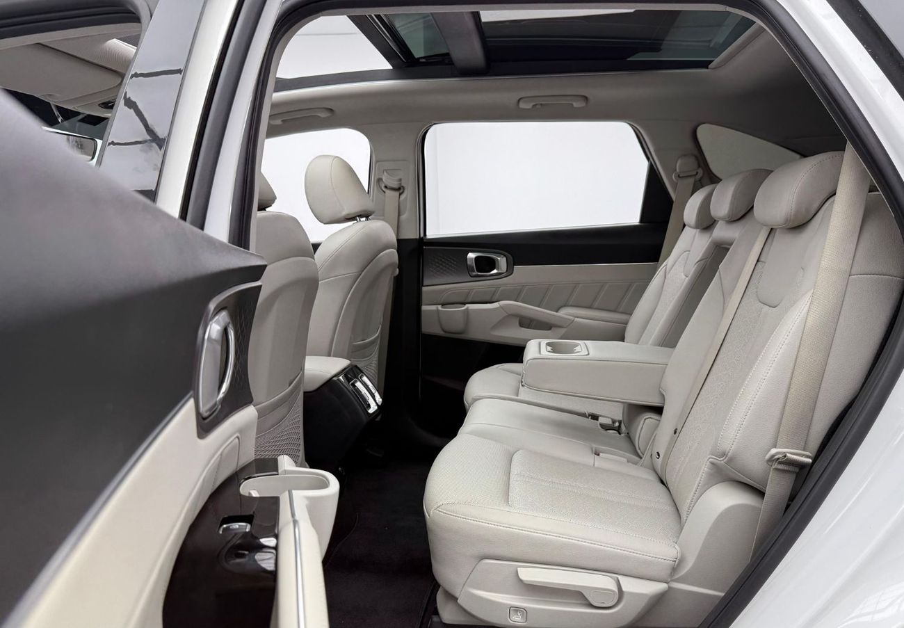 كيا سورينتو 2023 Kia Sorento DLX, 2028 Kia Warranty, Full Kia Service History, 7 Seater, Very Low Km, GCC