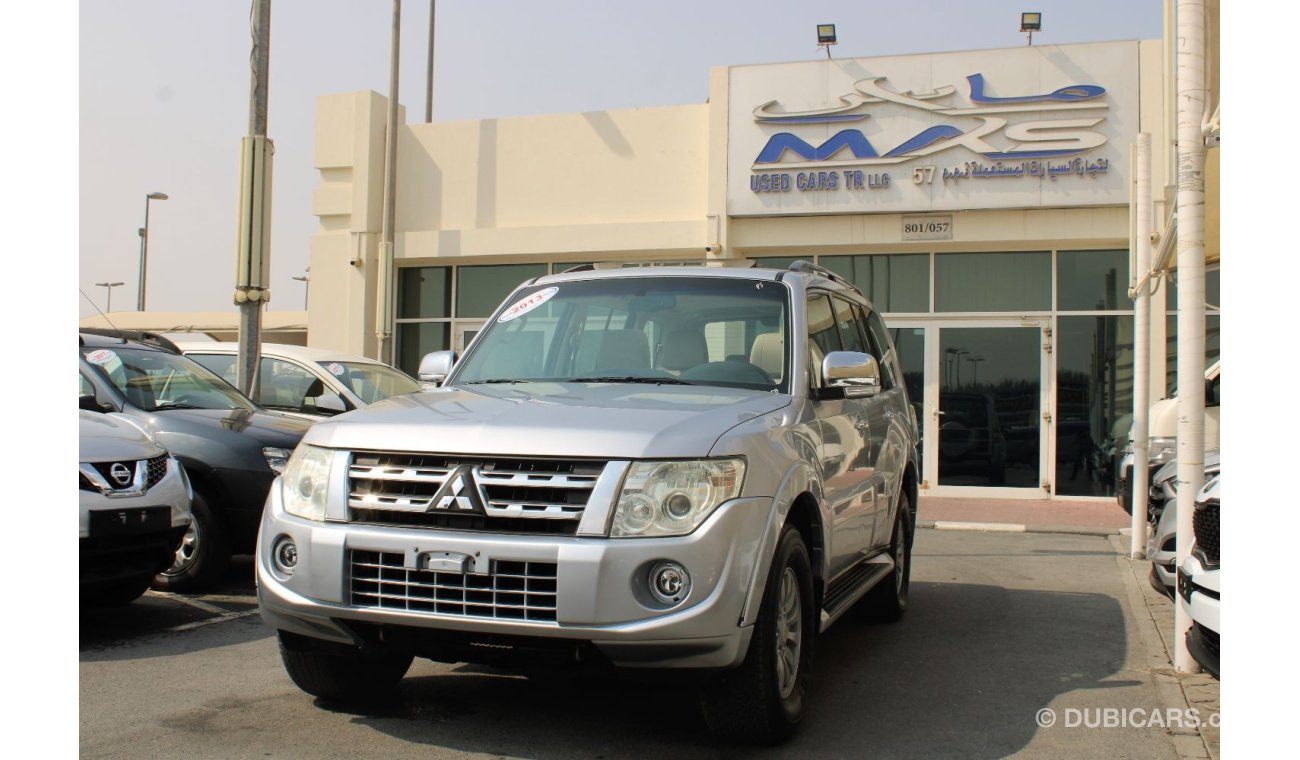 Mitsubishi Pajero ACCIDENTS FREE - ORIGINAL PAINT - GCC - SUNROOF - CAR IS IN PERFECT CONDITION INSIDE OUT