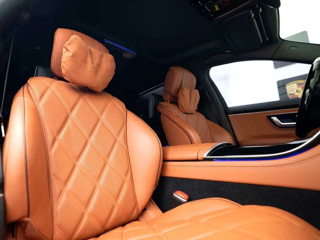 مرسيدس مايباخ S680 مايباخ 4 MATIC GCC SPECS | FIRST-CLASS 4-SEAT REAR CABIN | V12