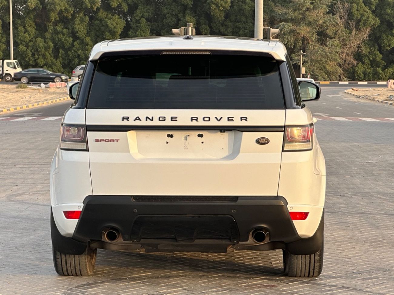Land Rover Range Rover Sport HSE DYNAMIC 5.0L (525 HP) MODEL 2014 GCCCAR PERFECT CONDITION INSIDE AND OUTSIDE