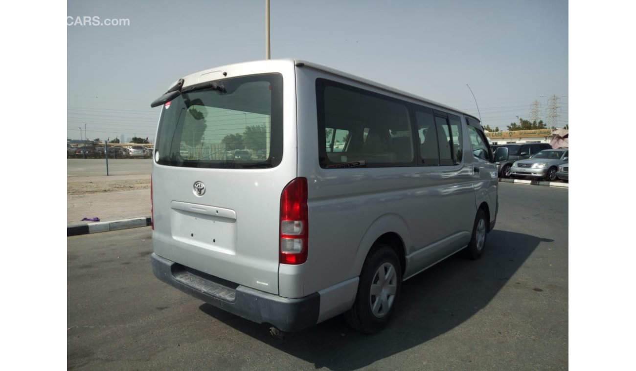 تويوتا هاياس 2004 Right Hand Drive Van |Japan Imported| Automatic & Petrol 'Clean from Inside and Outside'