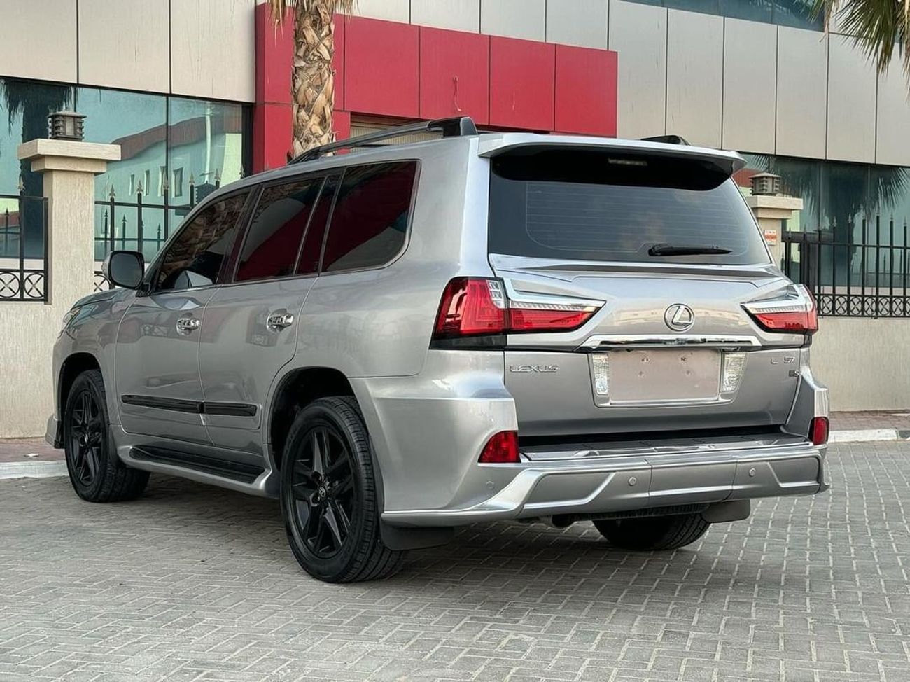 لكزس LX 570 لكزس LX 570 s خليجي 2010 محول 2020