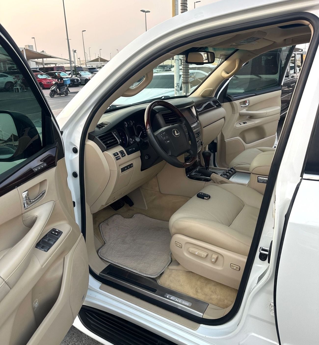 Lexus LX570 NAVIGATION SPORT