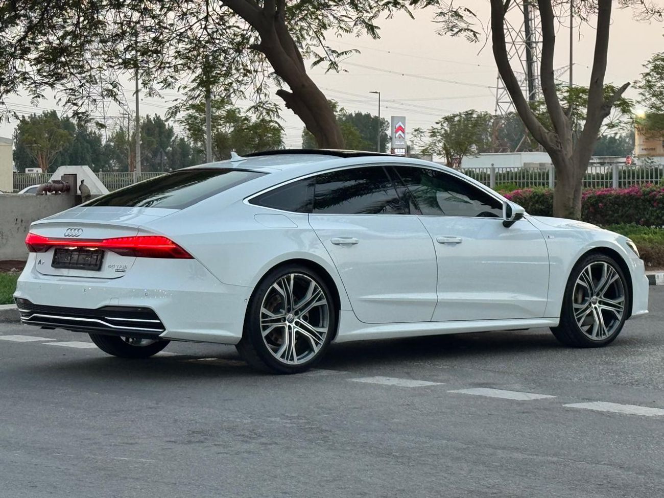 Audi A7 55 TFSI quattro S-Line Style & Comfort package 3.0L AUDI A7 55 TFSI QUATTRO SPORT BACK 2019 GCC IN P