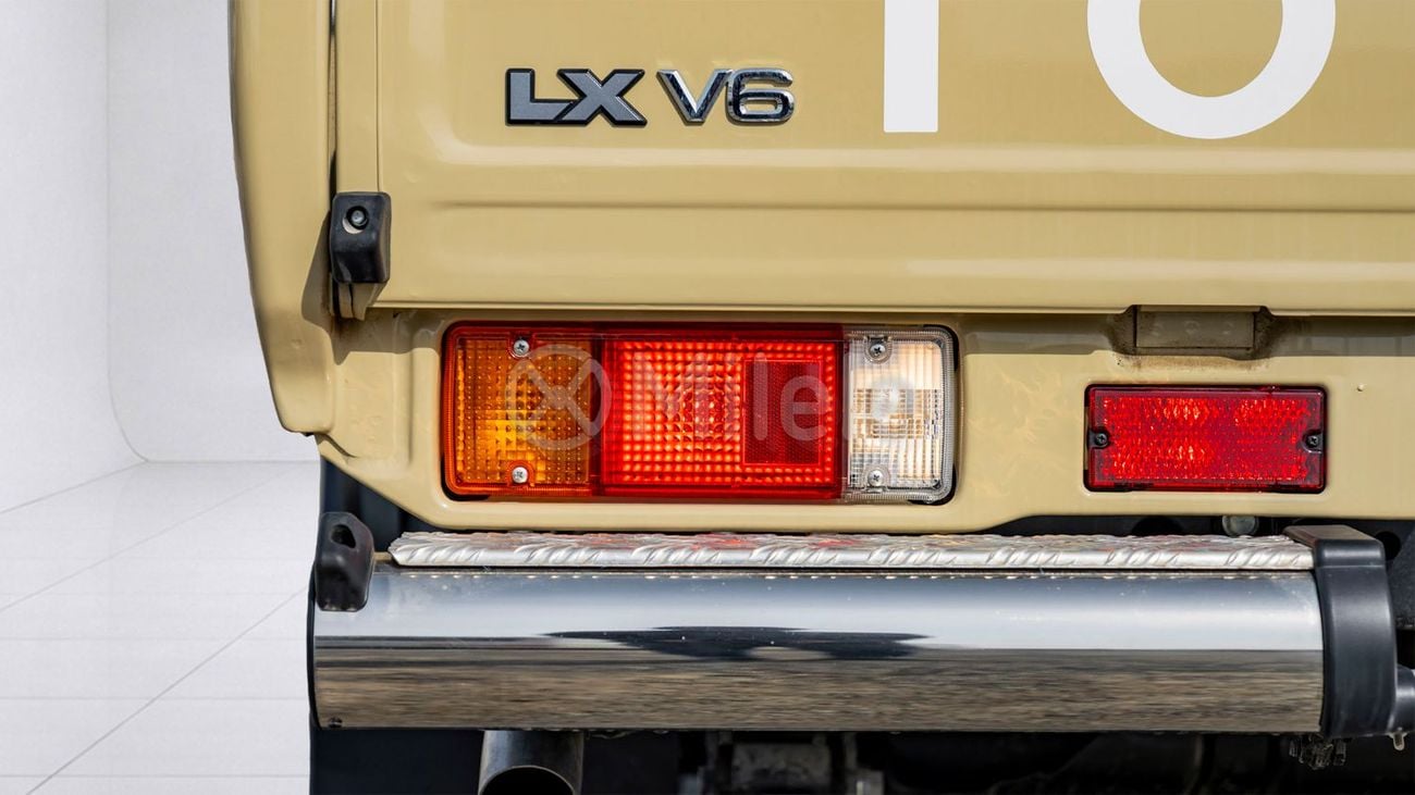 تويوتا لاند كروزر بيك أب 70 LX SC