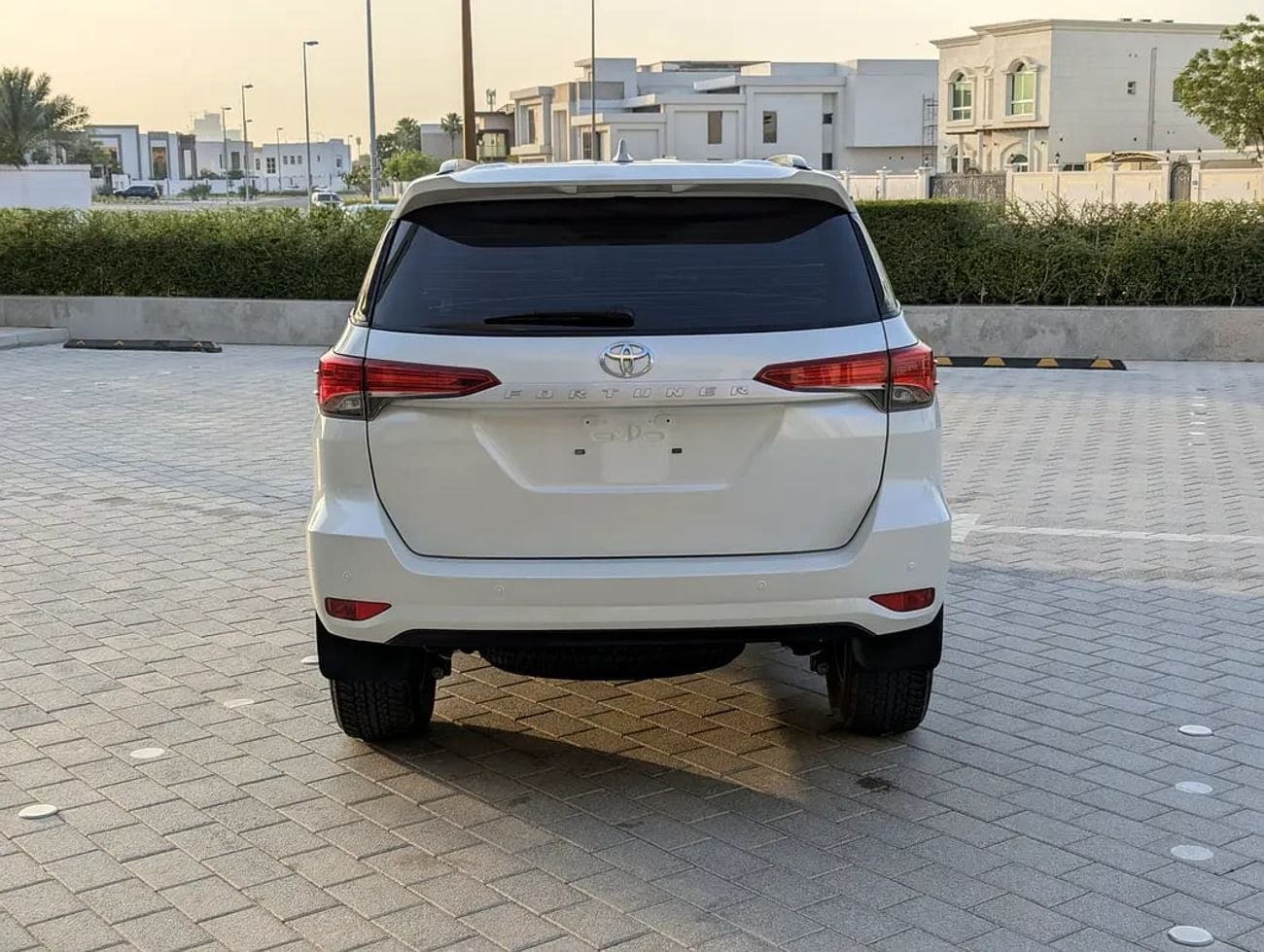 Toyota Fortuner EXR - V4 2.7L 4X4 - Original Paint - GCC Specs - Like New!