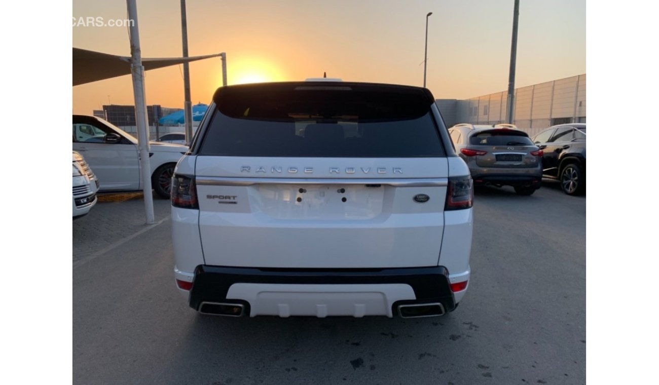 Land Rover Range Rover Sport HSE Range Rover Sport     Model: 2016      The color of the car is white, the color of the roof is black