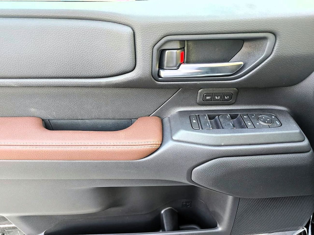 Toyota Prado Adventure Mono Tone 2.4T Toyota land Cruiser Prado 4*4  2.4L Turbo A/T PETROL 2025 black color