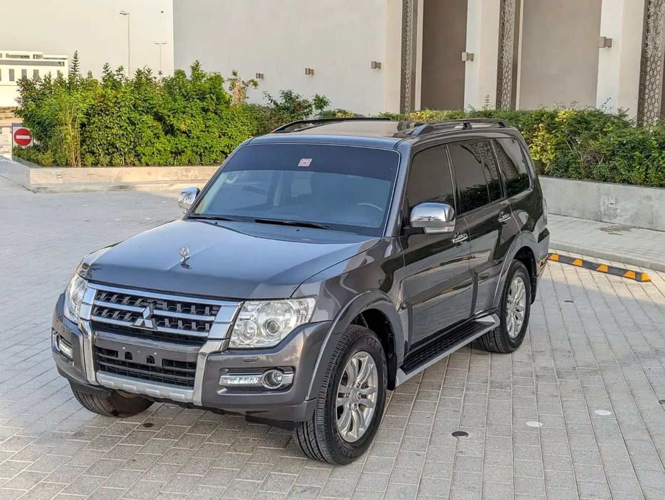 ميتسوبيشي باجيرو GLS TOP FULL OPTION V6 3.8L IN EXCELLENT CONDITION