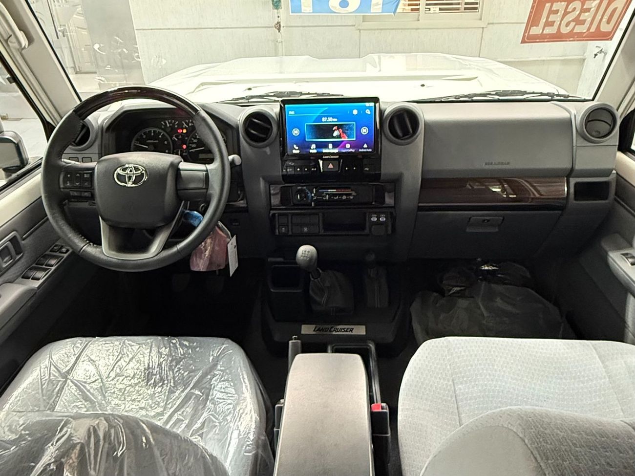 Toyota Land Cruiser 70 GDJ 76 2.8 DIESEL M/T **التصدير فقط خارج الخليج***