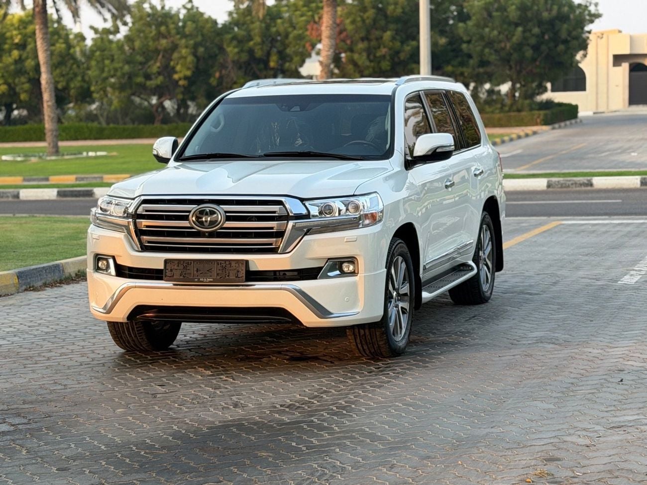 Toyota Land Cruiser VXR 5.7