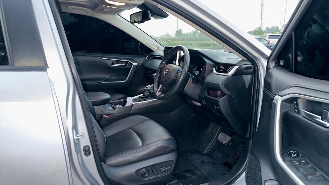 Toyota RAV4 PREMIUM CONDTION | 2000CC PETROL ENGINE | RHD | 2021 | SUNROOF | ELECTRIC & MEMORY SEAT