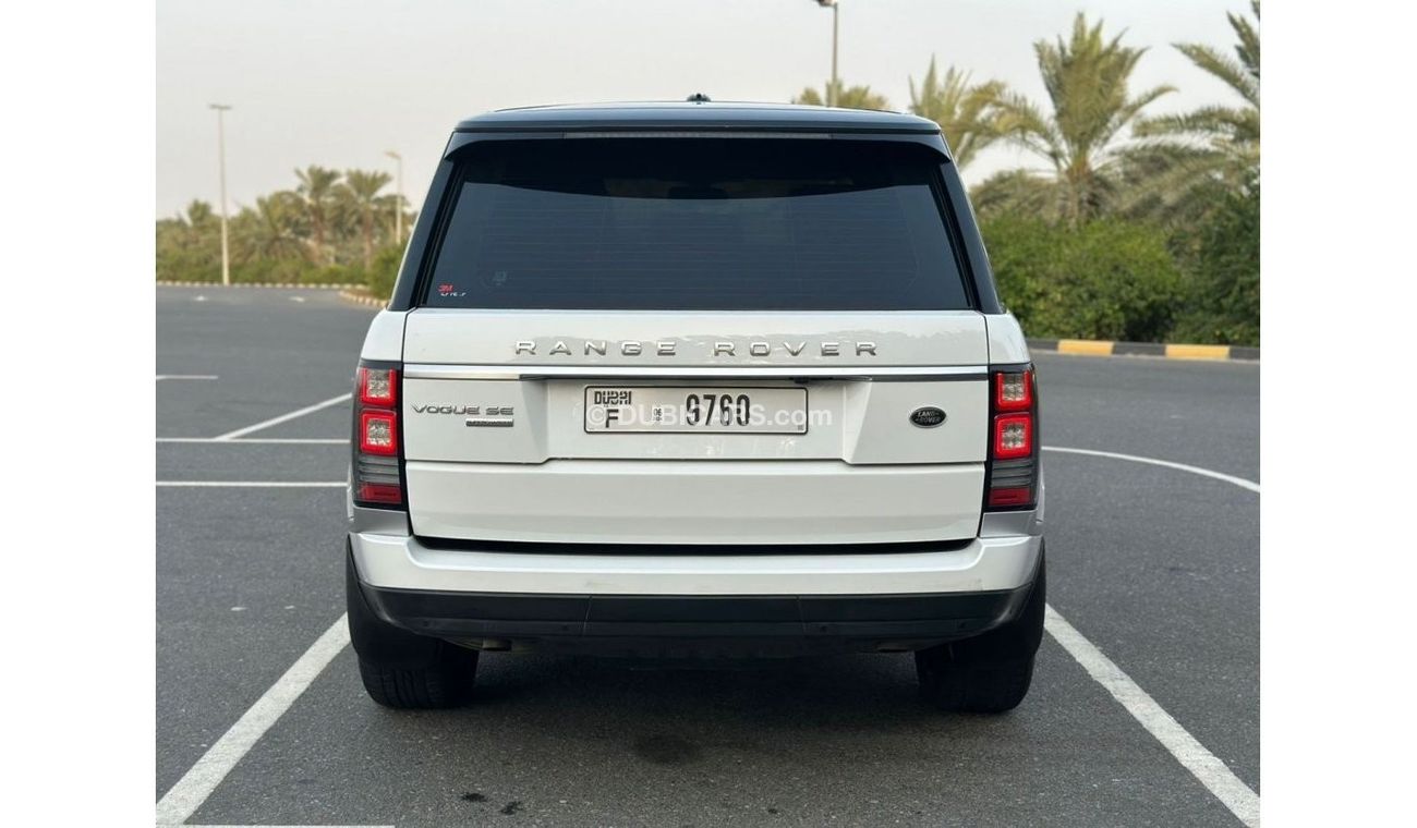 Land Rover Range Rover VOGUE HSE 2015 GCC V8 ORIGINAL PAINT // FULL SERVICE HISTORY // ACCIDENT FREE