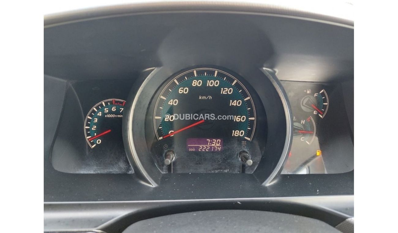 تويوتا هاياس TOYOTA HIACE VAN RIGHT HAND DRIVE(PM30696)
